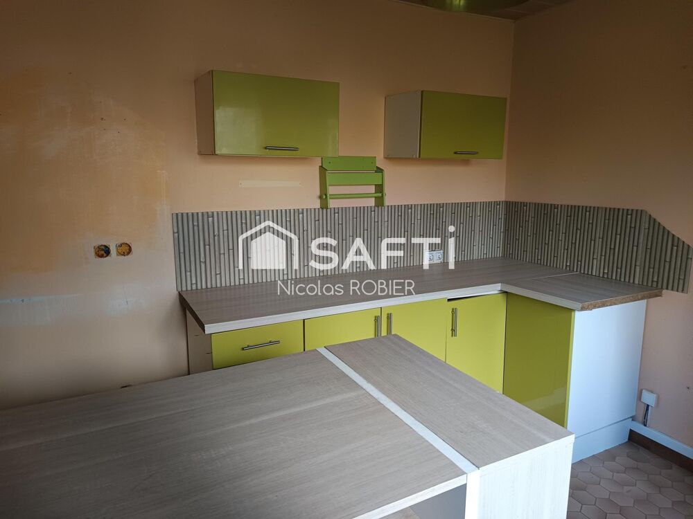 Vente Maison Autonome en Energie C, clim réversible, trois chambres, jardin, dépendances et panneaux solaires !! Rom