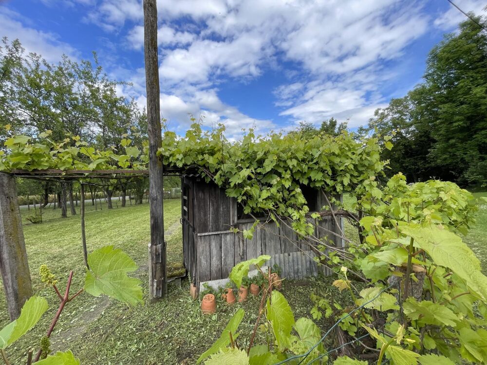 Vente Maison Joli potentiel pour cette ancienne propriété avec dépendances Crechy