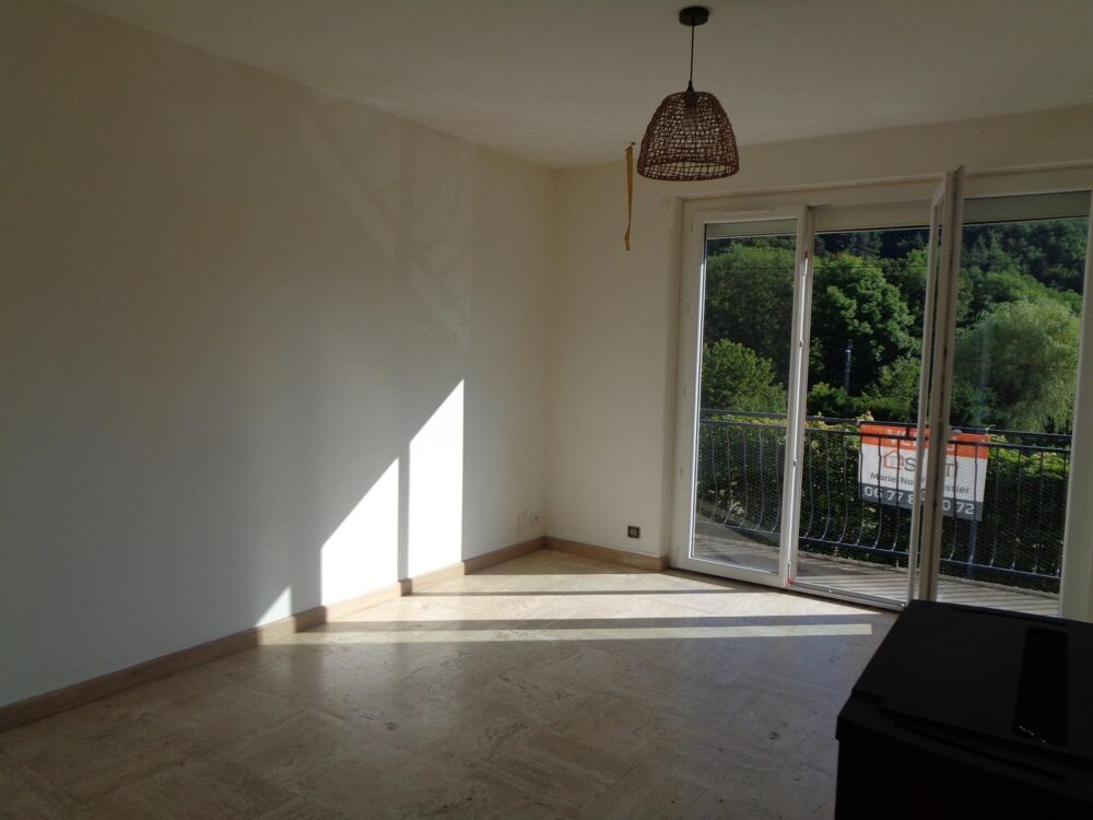 Maison avec sous-sol complet  Environnement calme  Fort potentiel