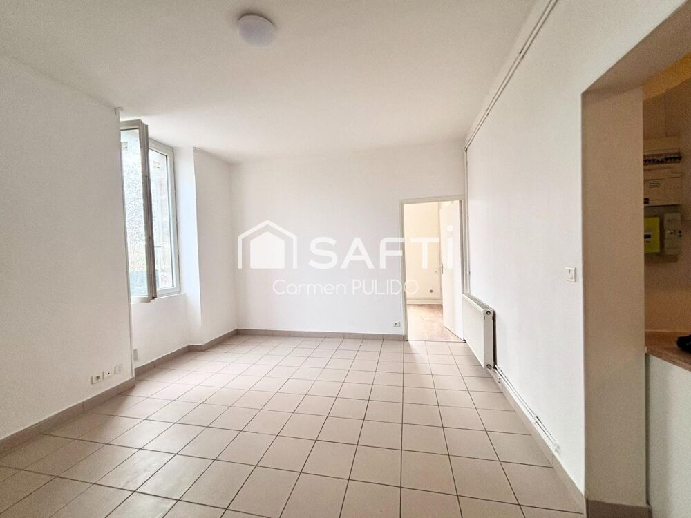 Appartement de type T4 en rez-de-chaussée : proche de toutes les commodités à pieds.