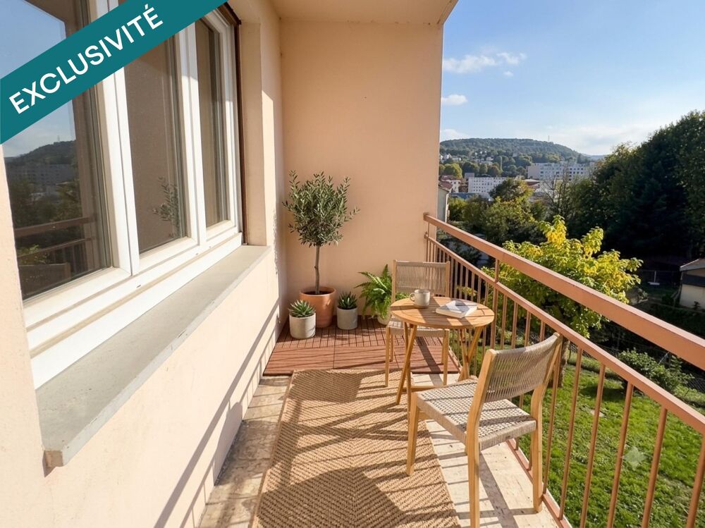 Appartement trois chambres avec deux balcons, un dressing et une cave