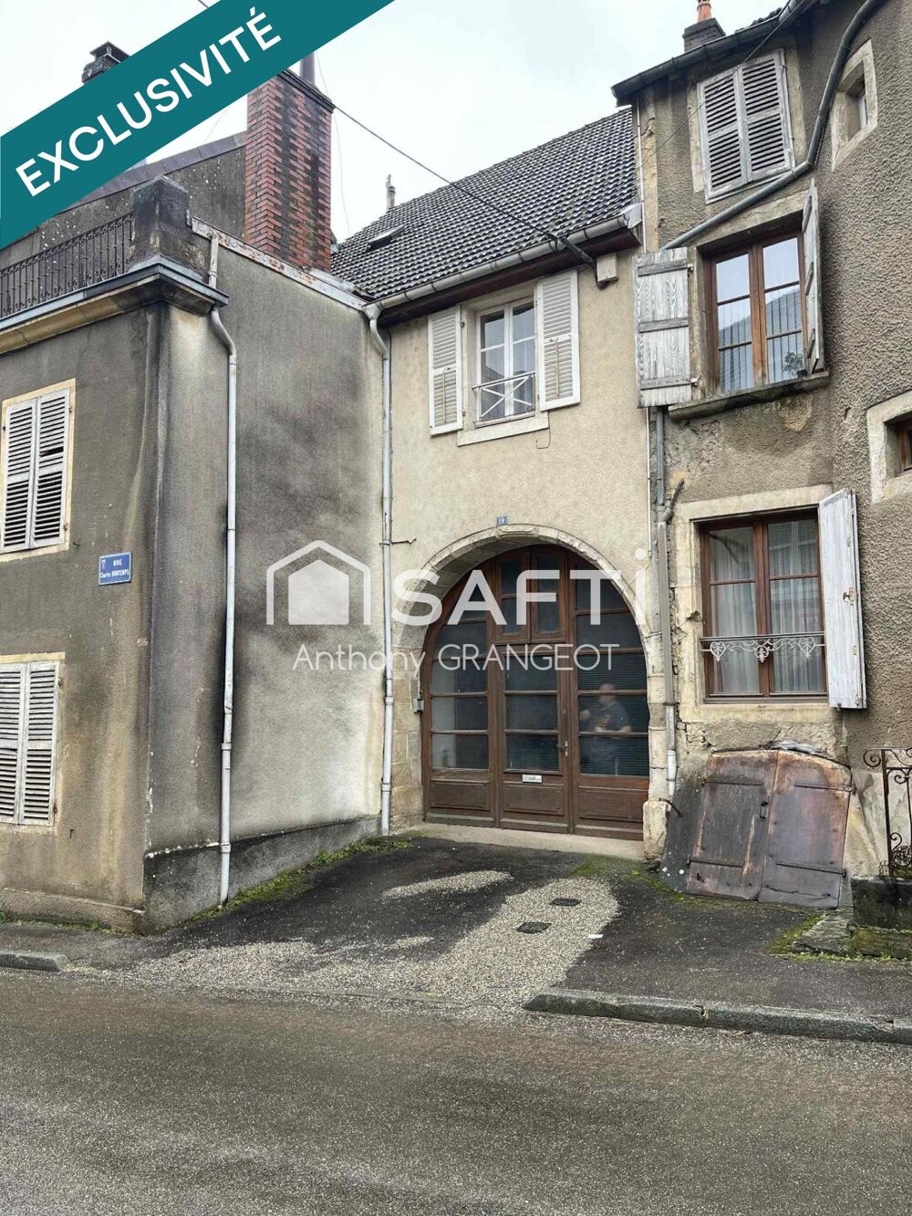 maison de ville au centre de Jussey