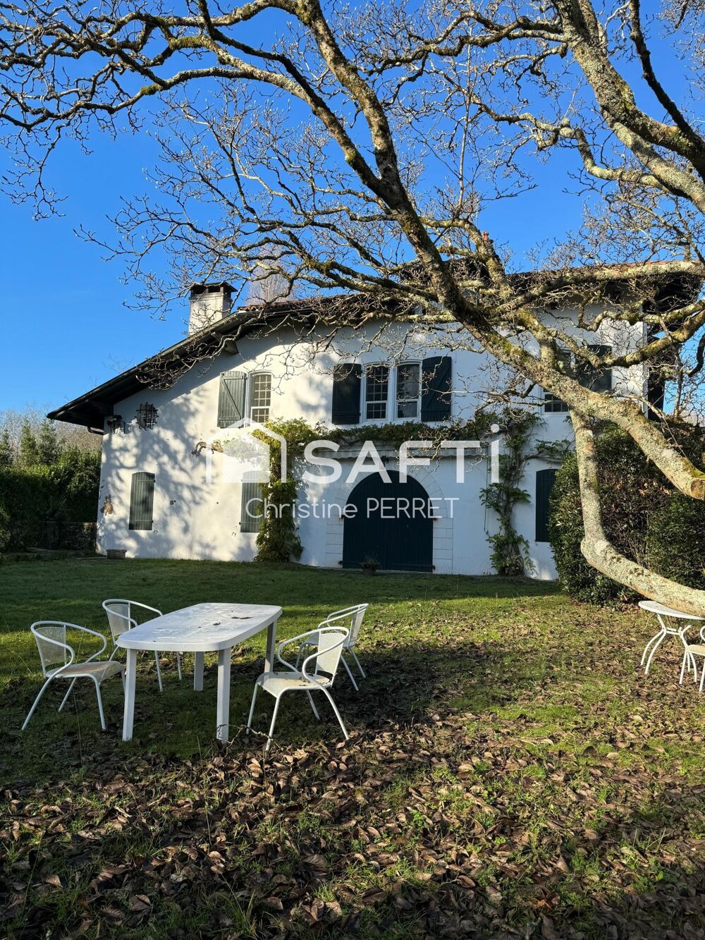 Maison de Maitre du XVIII siècel sur 8000 m2 de Terrain