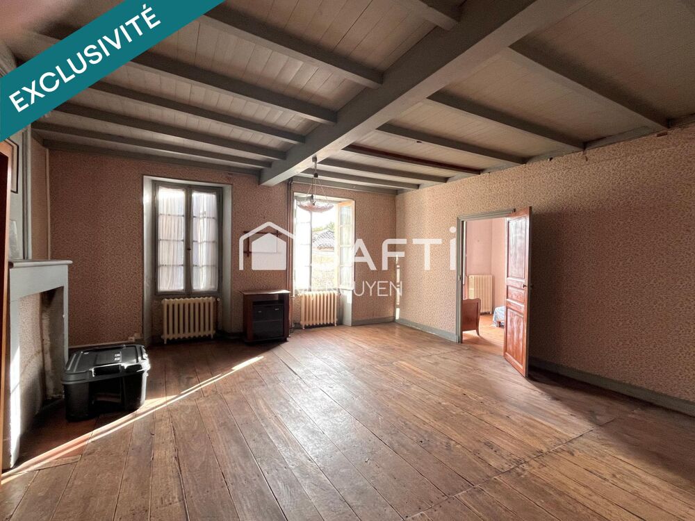 A rénover! Grande maison de village et dépendances