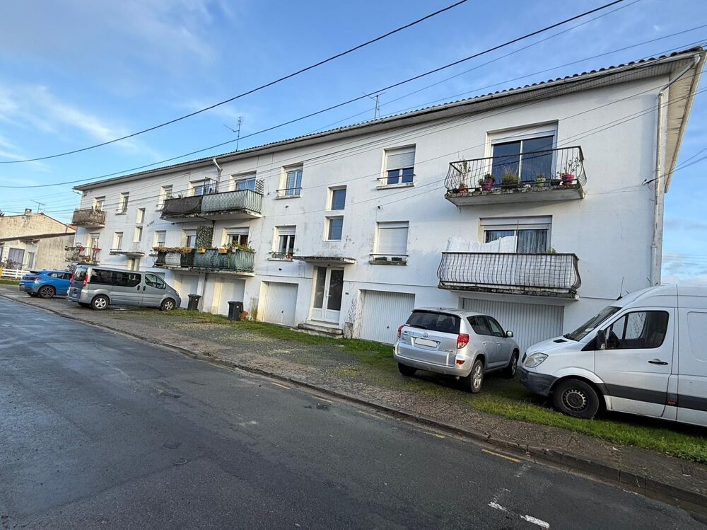Vente Immeuble Immeuble de rapport de huits appartements et deux terrains à bâtir. Saintes