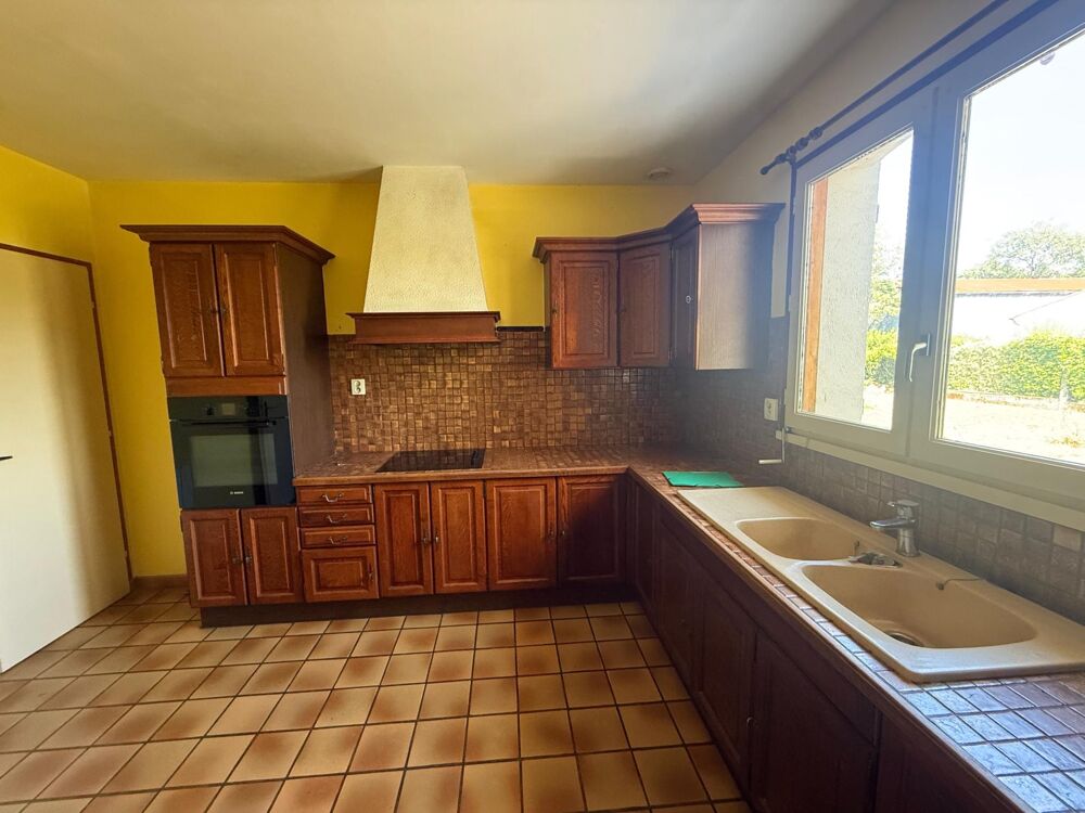 Plain-pied de trois chambres avec jardin et garages