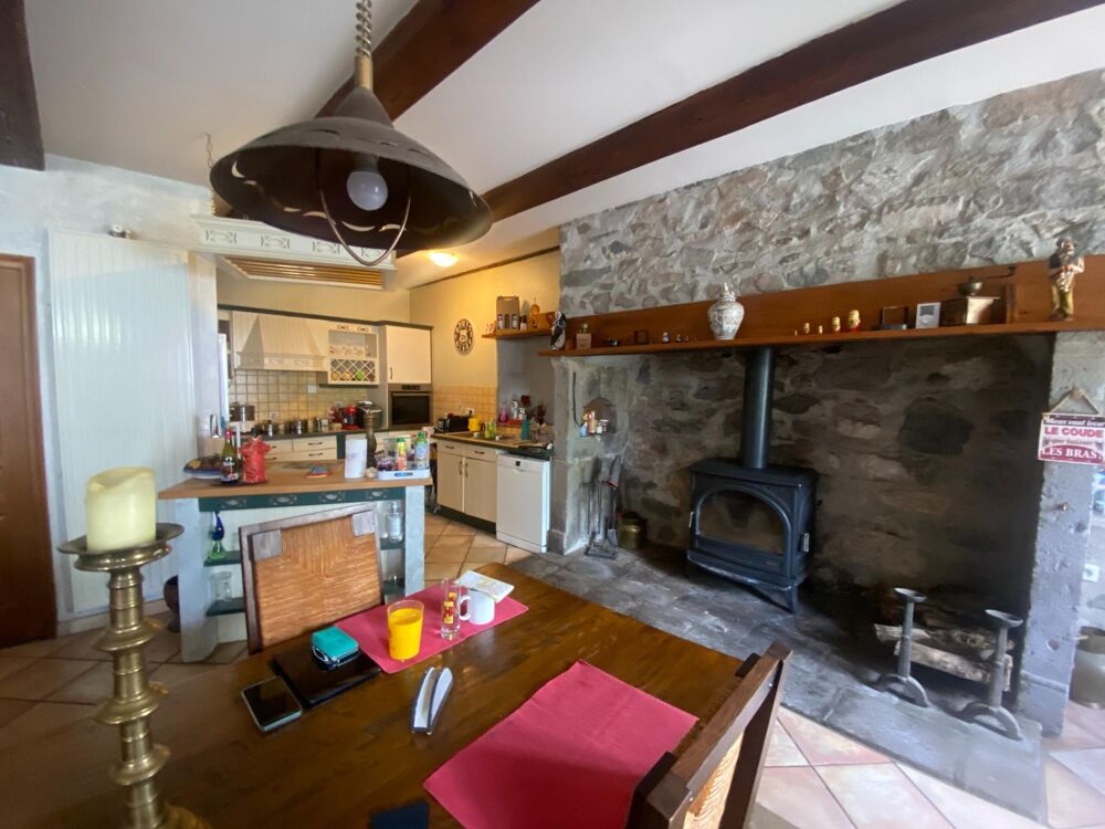 Vente Maison Maison en pierre de 240m² - 9 pièces Saint-amandin