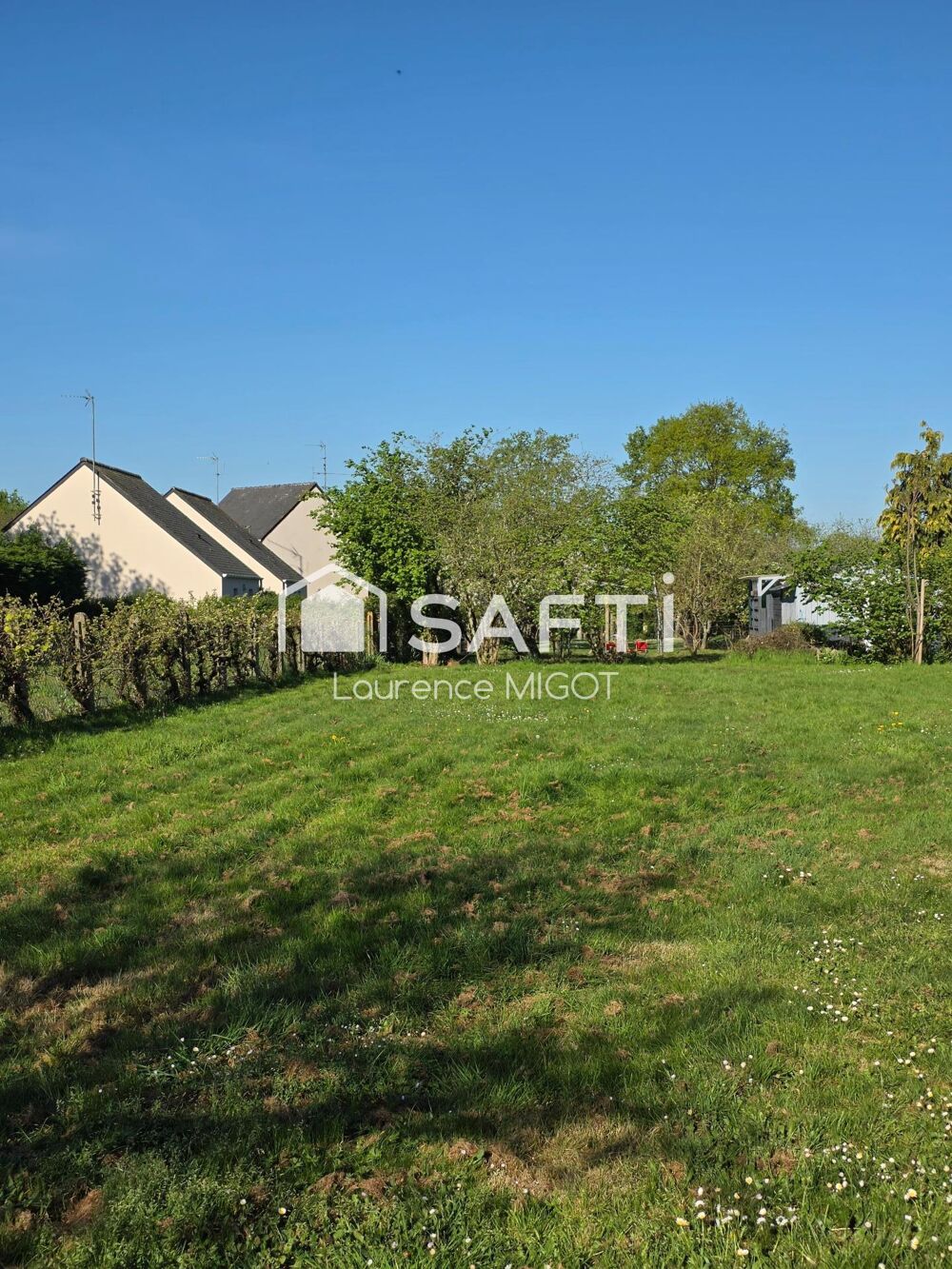 Vente Maison Terrain constructible, studio et dépendances Lusanger