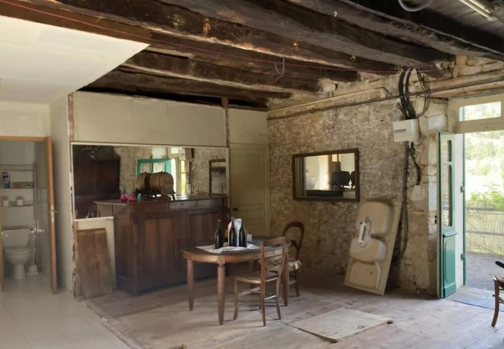 Joli ensemble de 2 maisons d'habitations avec piscine