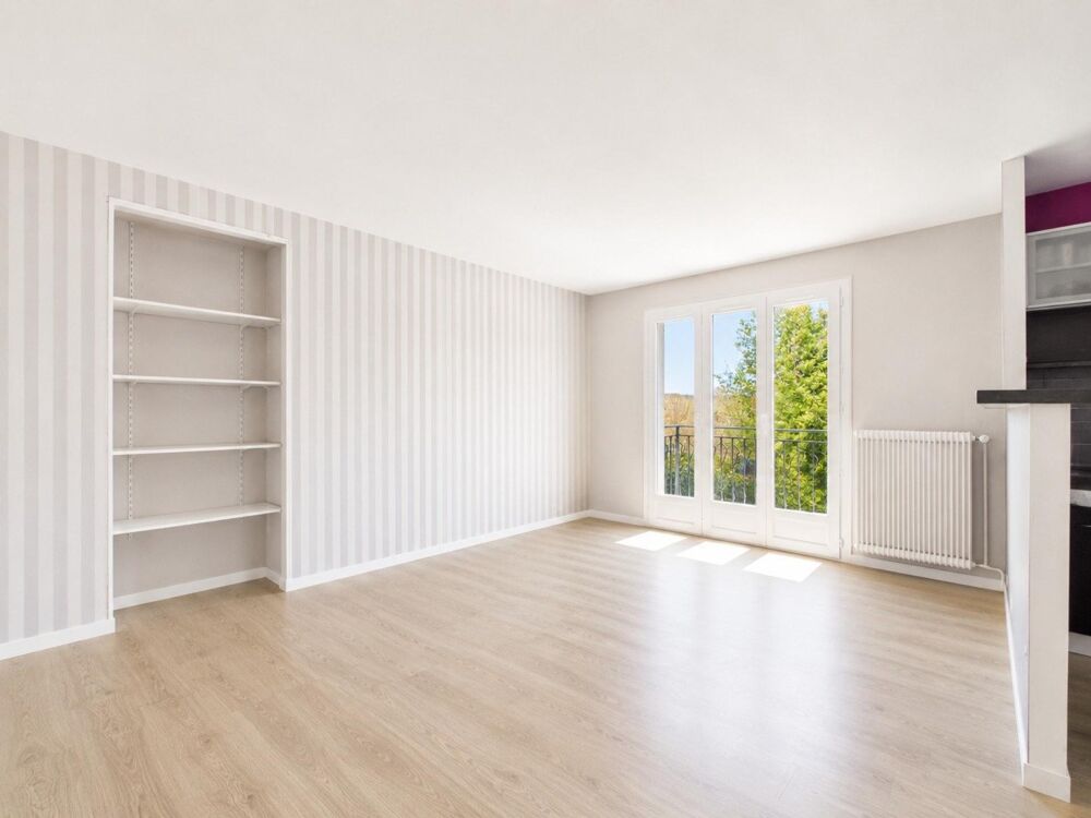 Maison 7 pièces, 5 ch. et garage  Saint-Gelais (79)
