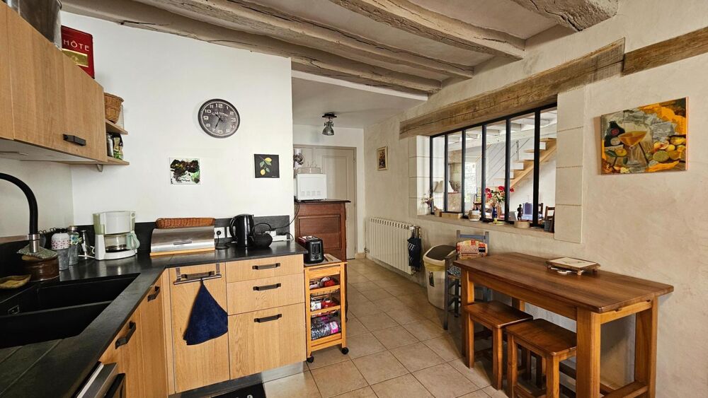 Maison de charme au coeur du village, avec jardin intimiste et beaux volumes familiaux