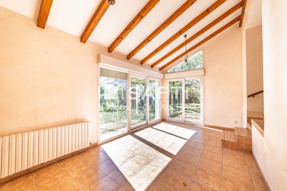 Chenove quartier Ferry/Bazin, maison de 158 m2 composée de 3 appartements le tout sur son terrain clos de 625 m2