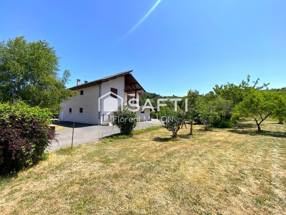 Maison familiale avec dépendance et vue dégagée