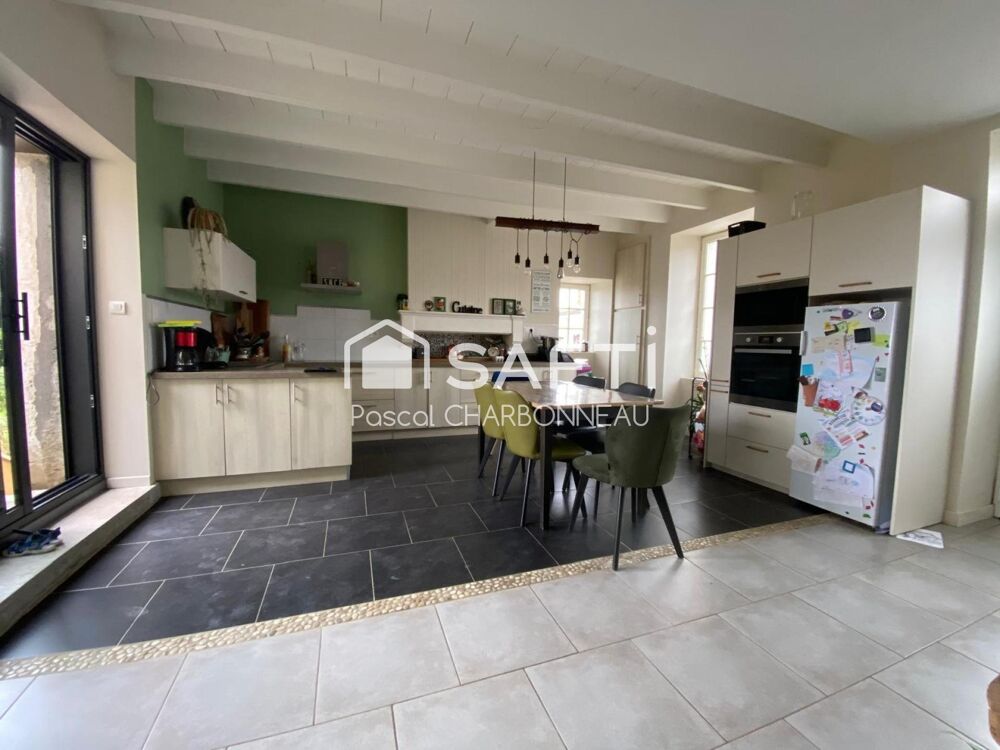 Maison ancienne avec 4 chambres et gite attenant renové