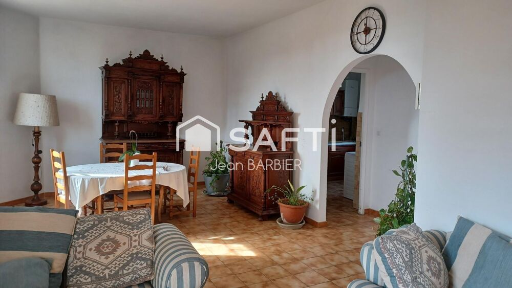 Vente Appartement Sur la commune de Bandol, a cinq minutes a pied des plages, dans une batisse des années 30, haut de villa de 85m² de type 4 avec Bandol