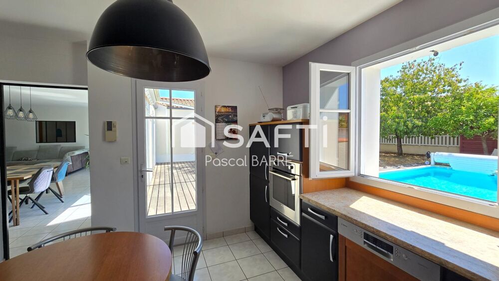 Vente Maison Maison familiale avec piscine, beaux volumes et jardin au calme aux Sables-d'Olonne Les sables-d'olonne