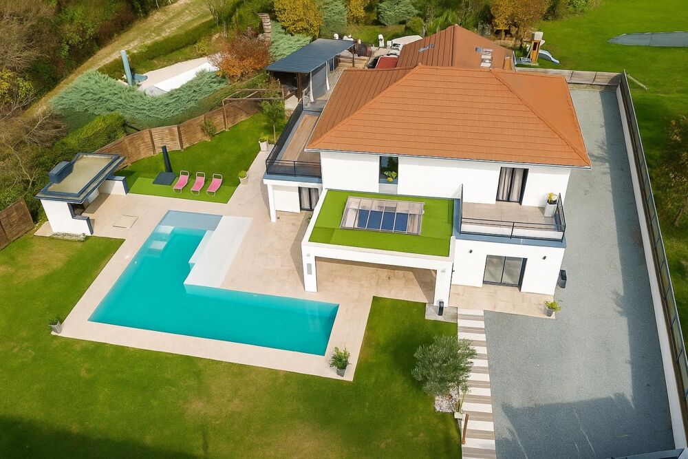 Villa contemporaine de 217 m² avec piscine en L  calme, élégance et confort absolu