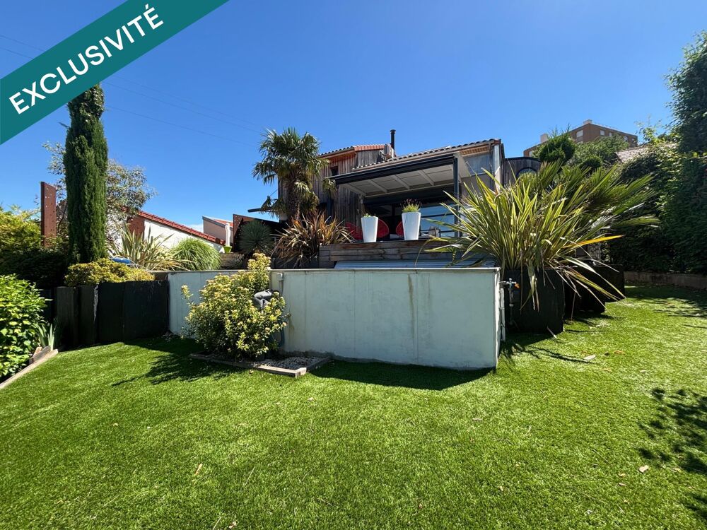 Maison d'architecte T6, 220m2, piscine et 4 stationnements dont 2 garages.