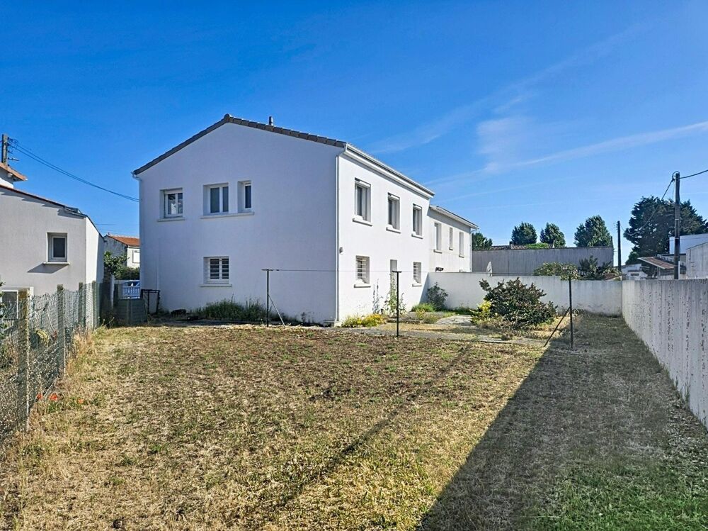 Quartier du stade à 10minutes de la plage au calme maison familiale avec grand garage et beau potentiel