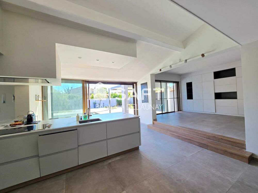 Vente Maison VILLA D'ENVIRON 220 m², PISCINE ET GARAGE Aigues-mortes