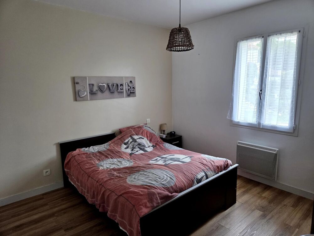 Vente Maison Plain pied lumineux, trois chambres, garage, jardin, pompe à chaleur, grande pièce de vie aux portes de Niort! Francois