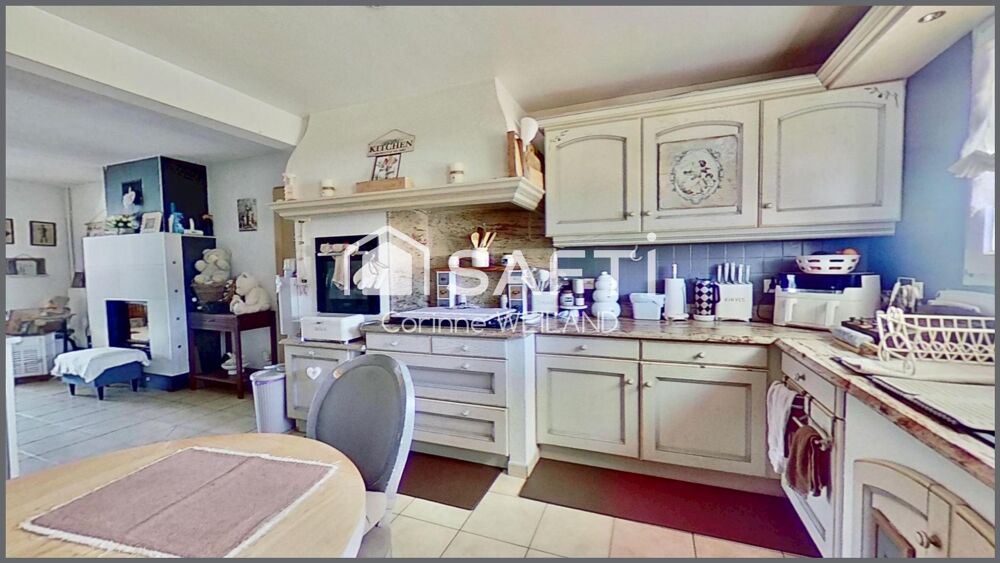 Maison pleine de charme proche commodités, 3 chambres + combles aménagés, garage, jardin avec piscine