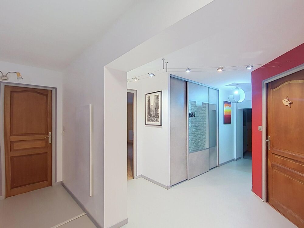 Vente Maison Maison de village de 228 m² , 5 chambre, garage, sous-sol et grandes dépendances aménageables Amance