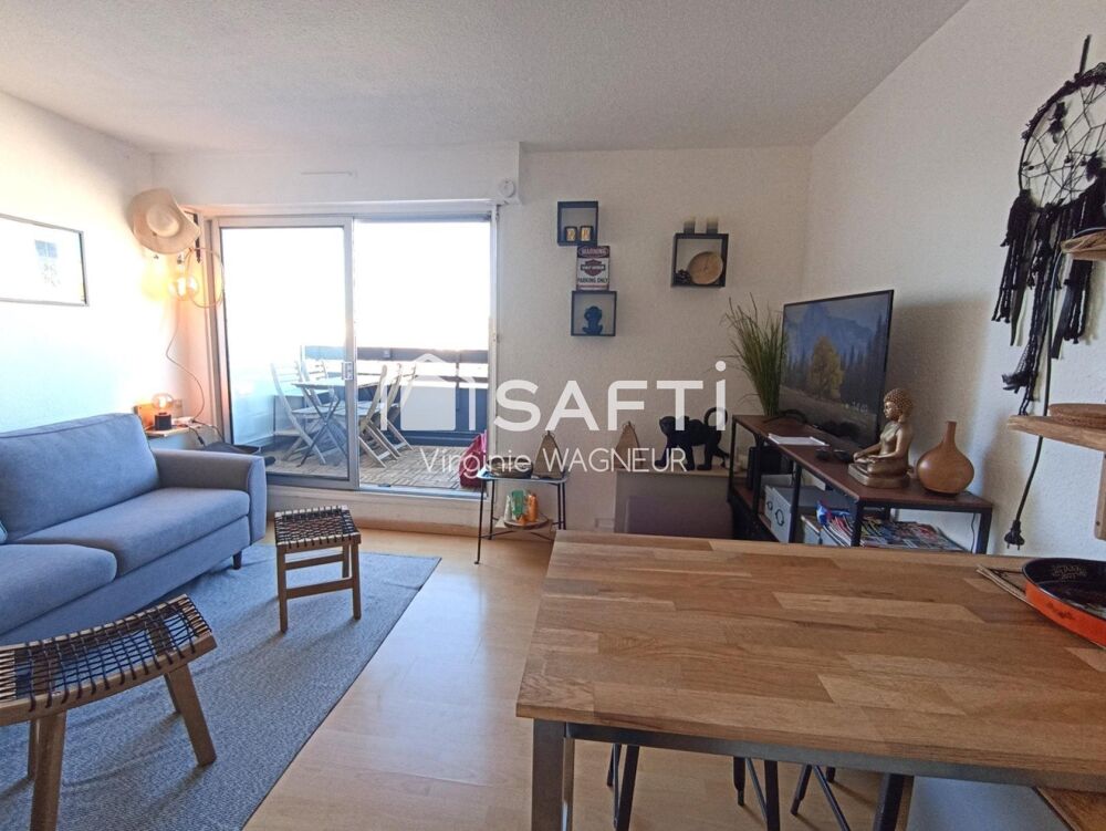 Appartement rénové de bon goût avec terrasse