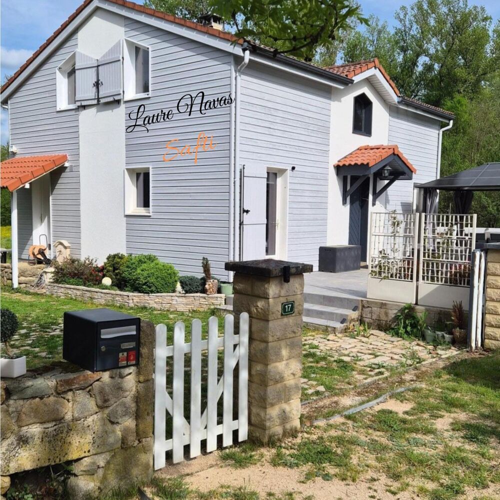 Vente Maison Très belle maison en ossature bois, rénovée, cadre verdoyant et calme. Proche de toutes commodités. Bas-en-basset
