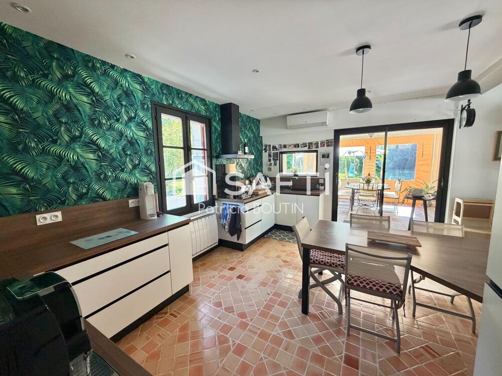 MAISON EN PIERRE 5 CHAMBRES + STUDIO ATTENANT ET PISCINE AVEC JARDIN A LEZAY