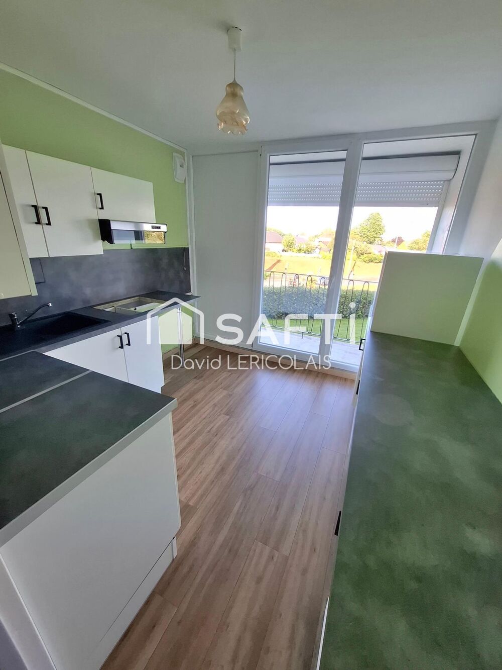 APPARTEMENT ENTIEREMENT REFAIT A NEUF
