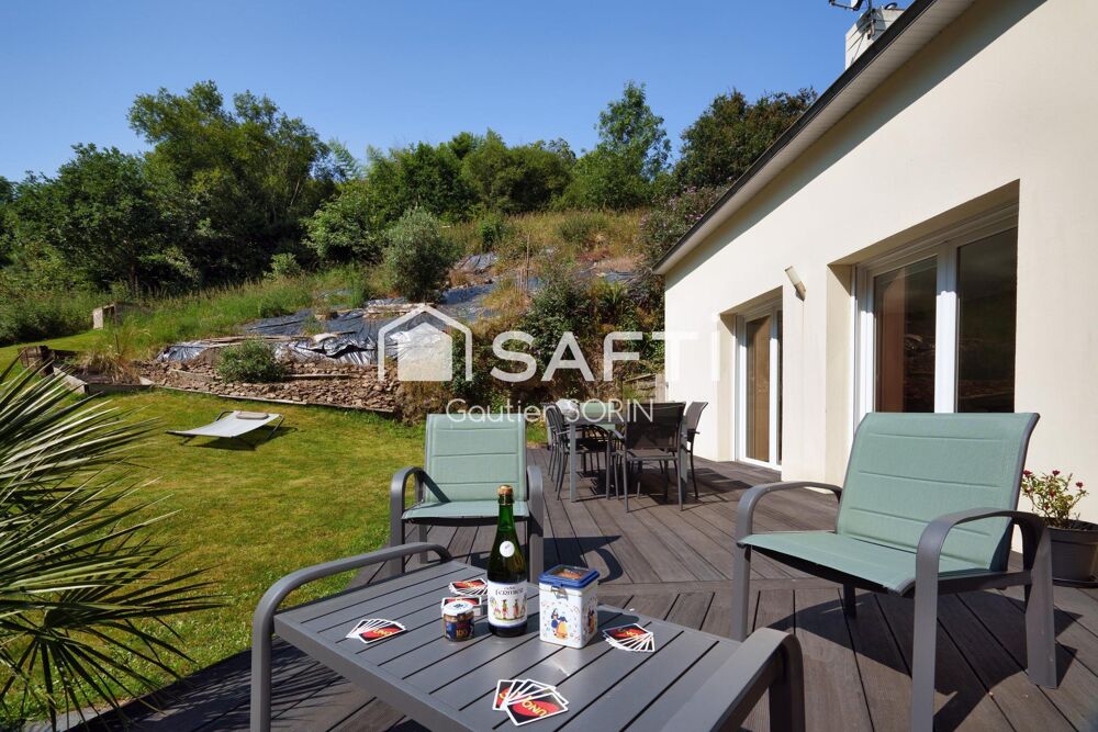 Maison contemporaine rénovée de 138 m²  Vie de plain-pied  Jardin paysagé avec ruisseau