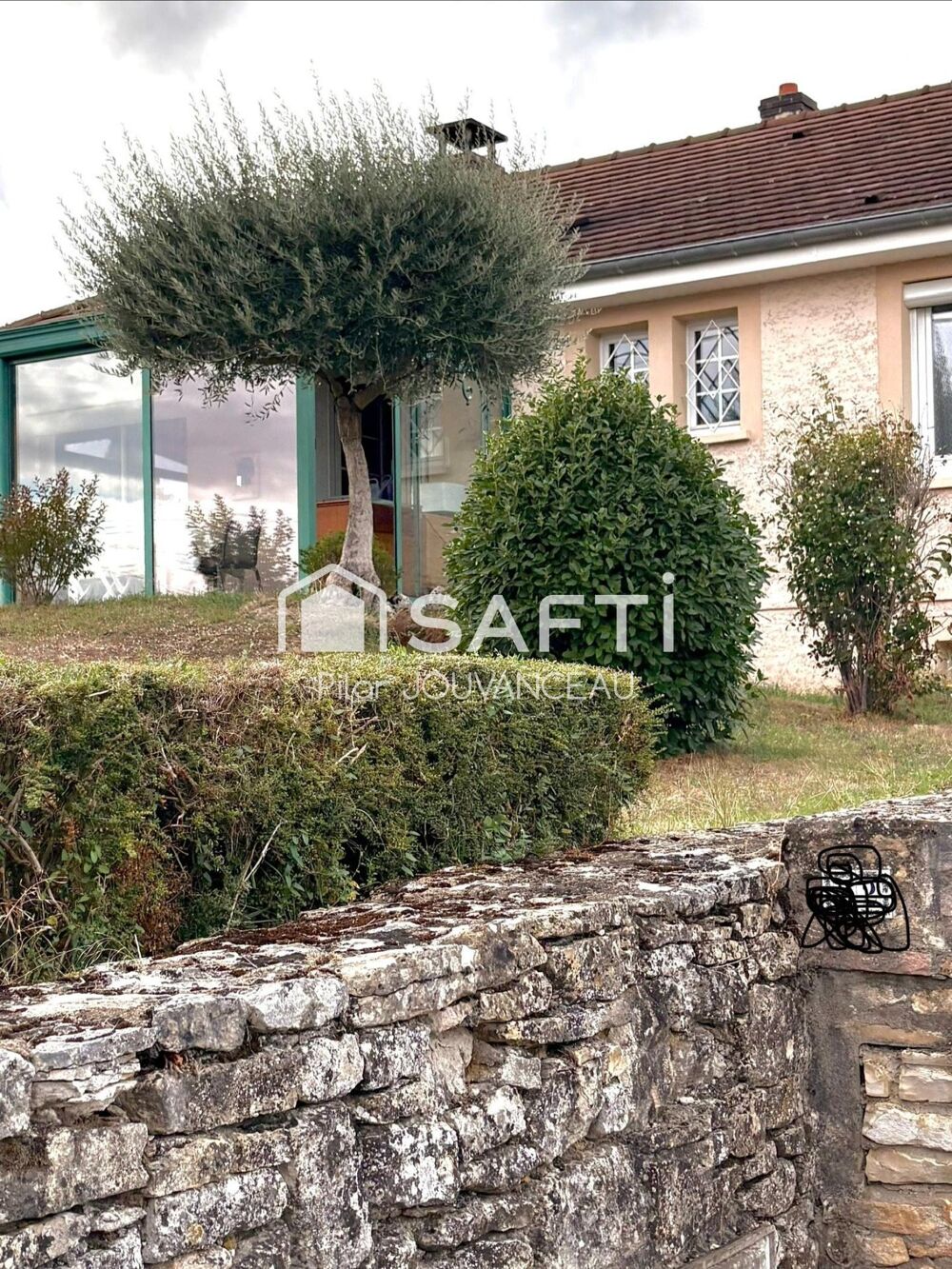 GIVRY MAISON FAMILIALE - BEAUX VOLUMES - 135m2 - proche de toutes commodités - Quartier agréable -