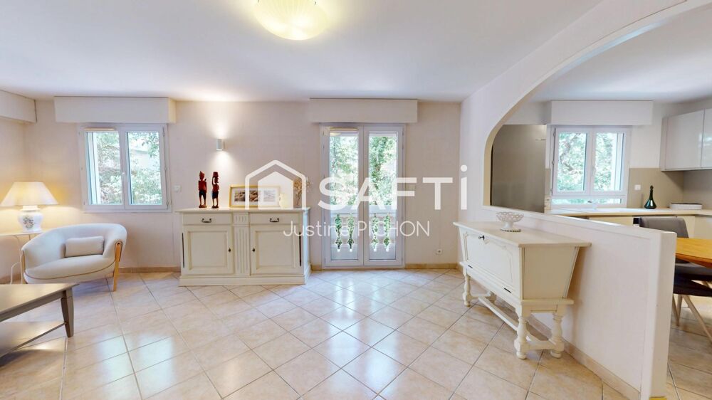 À vendre  Appartement T3 de 98 m² avec terrasse fermée, parking et cave  Proche des plages et du centre-ville