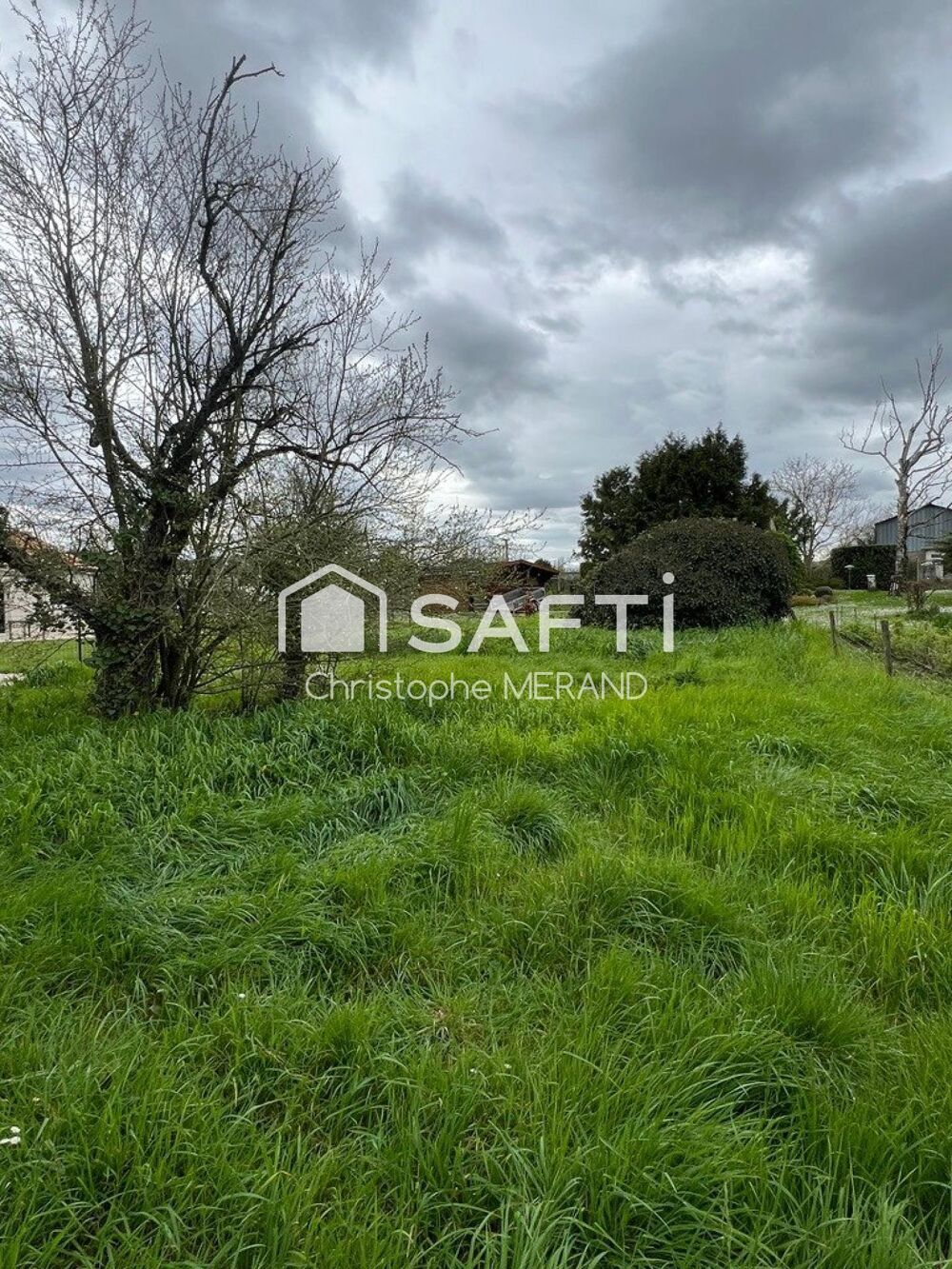 Vente Maison Grande maison  dans le centre de LEIGNE SUR USSEAU Leigne-sur-usseau