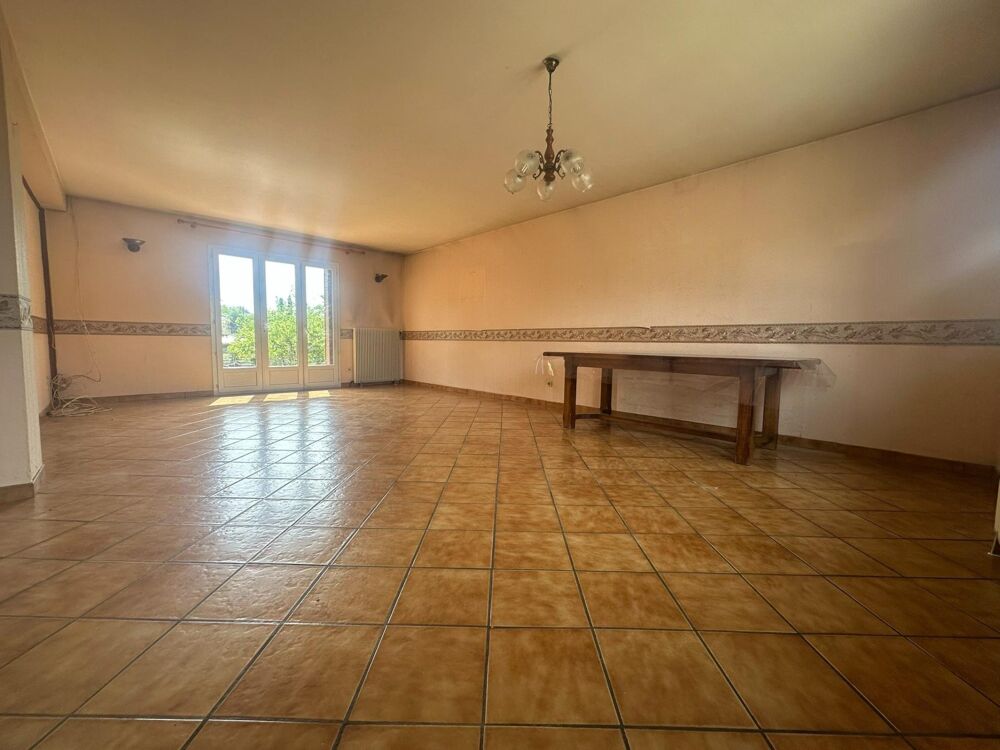 Vente Maison Maison 85 m², 3 pièces, 2 chambres, sous-sol, cave et terrain Gien