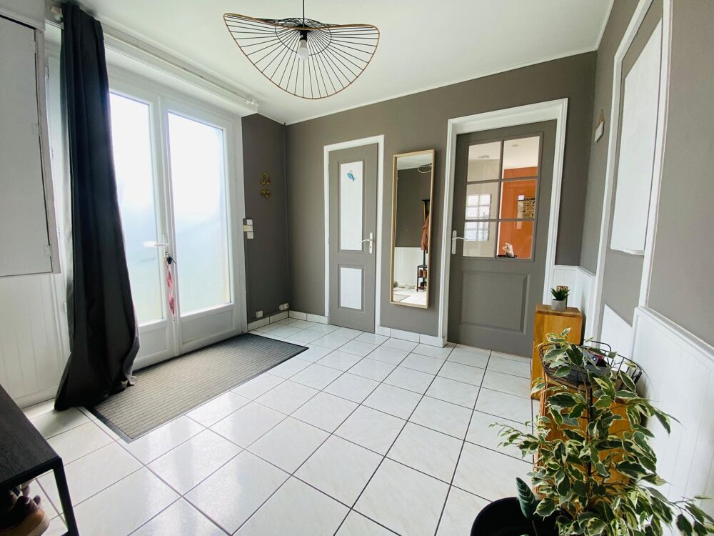 Vente Maison SAINT-MÉDARD CENTRE – CHARMANTE MAISON DE VILLE RÉNOVÉE DE 97 M² – 3 CHAMBRES  – COUR – CHEMINÉE Saint-medard-en-jalles