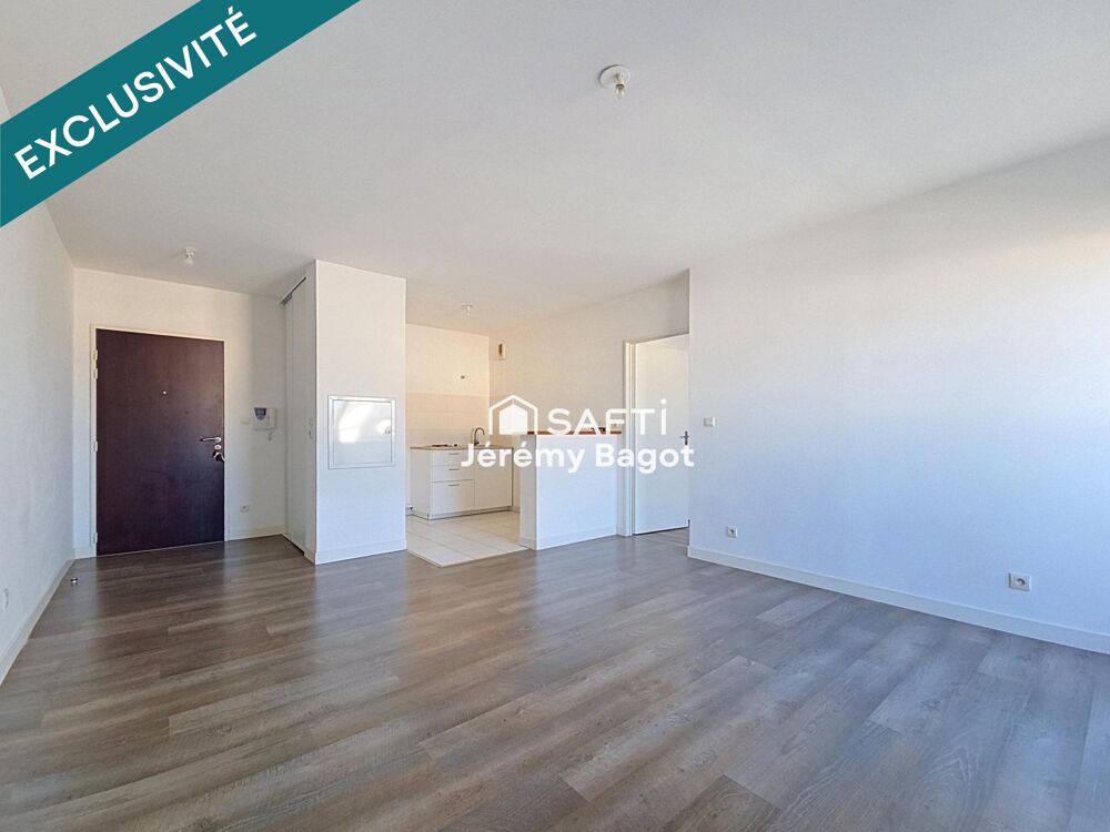 Un grand type 2 complet avec ascenseur parking et terrasse