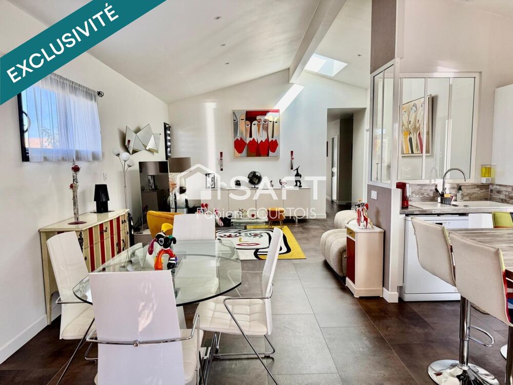 Maison contemporaine avec piscine de très haute qualité.