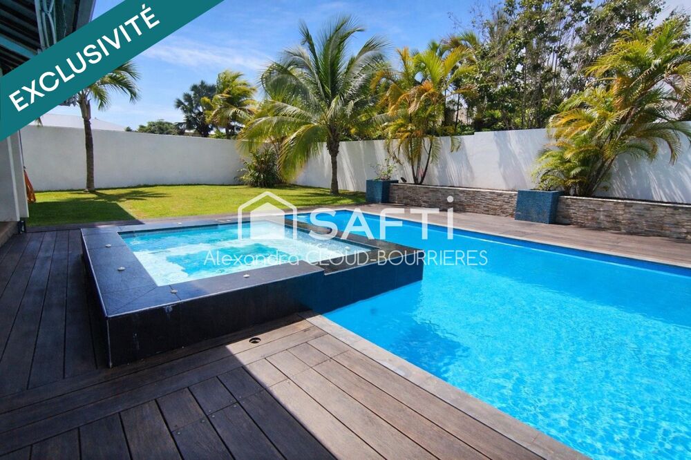 Villa d'exception avec piscine de 17 M et salle de Cinéma privée !