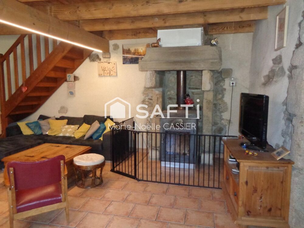Authentique maison ardéchoise en pierre avec dépendances, au calme dans un petit hameau