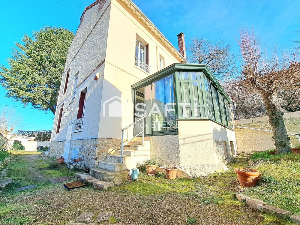 Demeure de caractère 165 m2, 5 chambres, 557 m² de terrain, gare ligne H à 7 mns à pied.