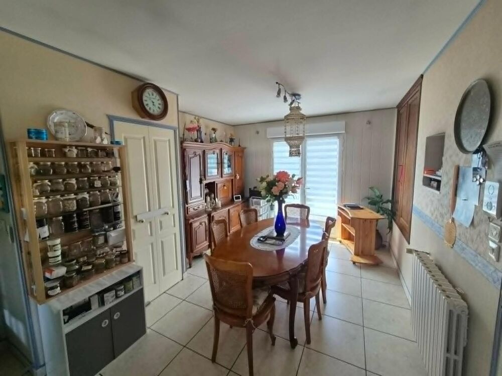 Vente Maison Plusieurs options pour cette demeure, la possibilité d'un appartement ou local indépendant de 35m2 + 160m2 de hangar pour mécani Antran