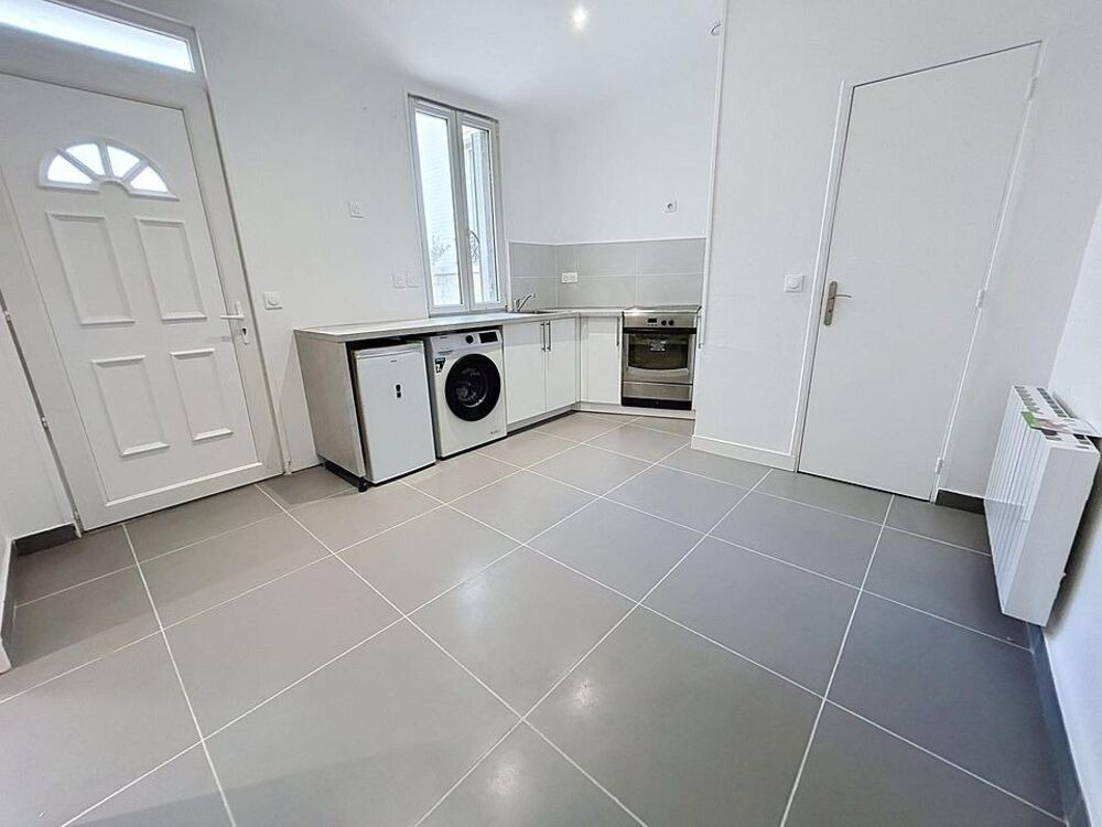 Deux pièces sur cour au calme, presque comme une petite maison !