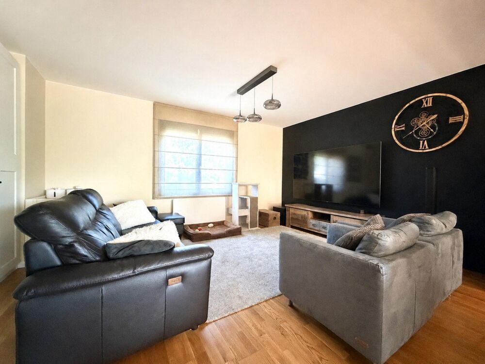 Maison de 109m², 4 chambres, garage et jardin.