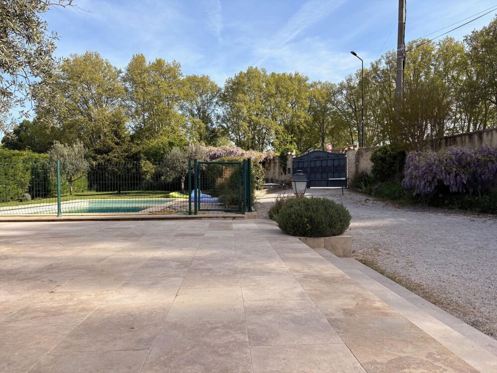 Vente Maison Villa de plain pied avec 5 chambres et une piscine sans vis à vis et au calme. Loriol-du-comtat