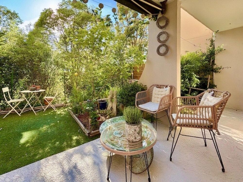 Vente Appartement Appartement T3 rénové et meublé de 70m² - Hyères Hyères