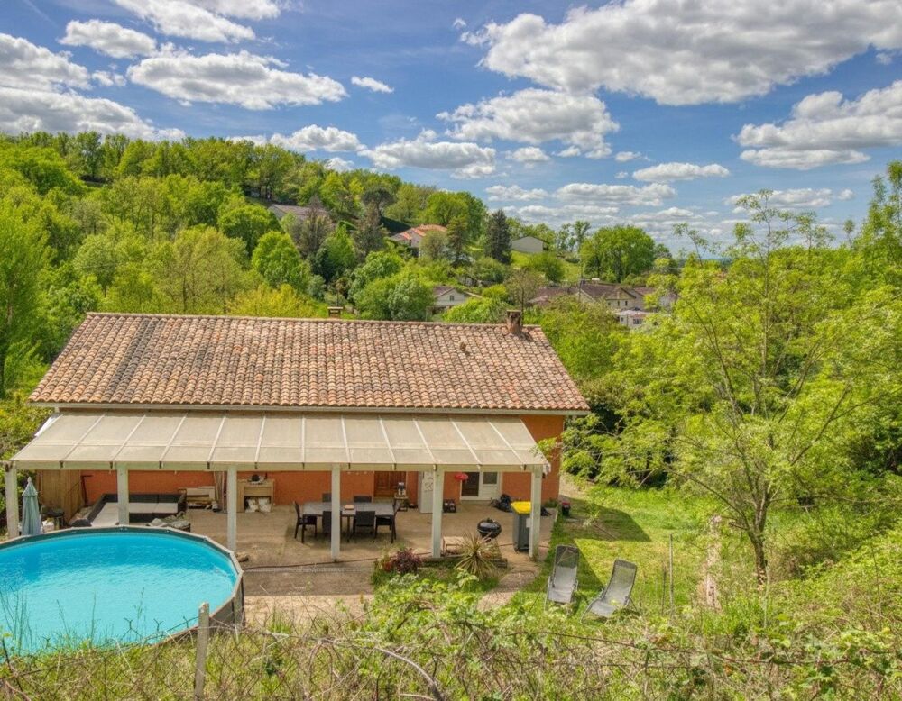 Maison de plain-pied 156m2 avec sous-sol complet, grand jardin et piscine hors sol au calme!