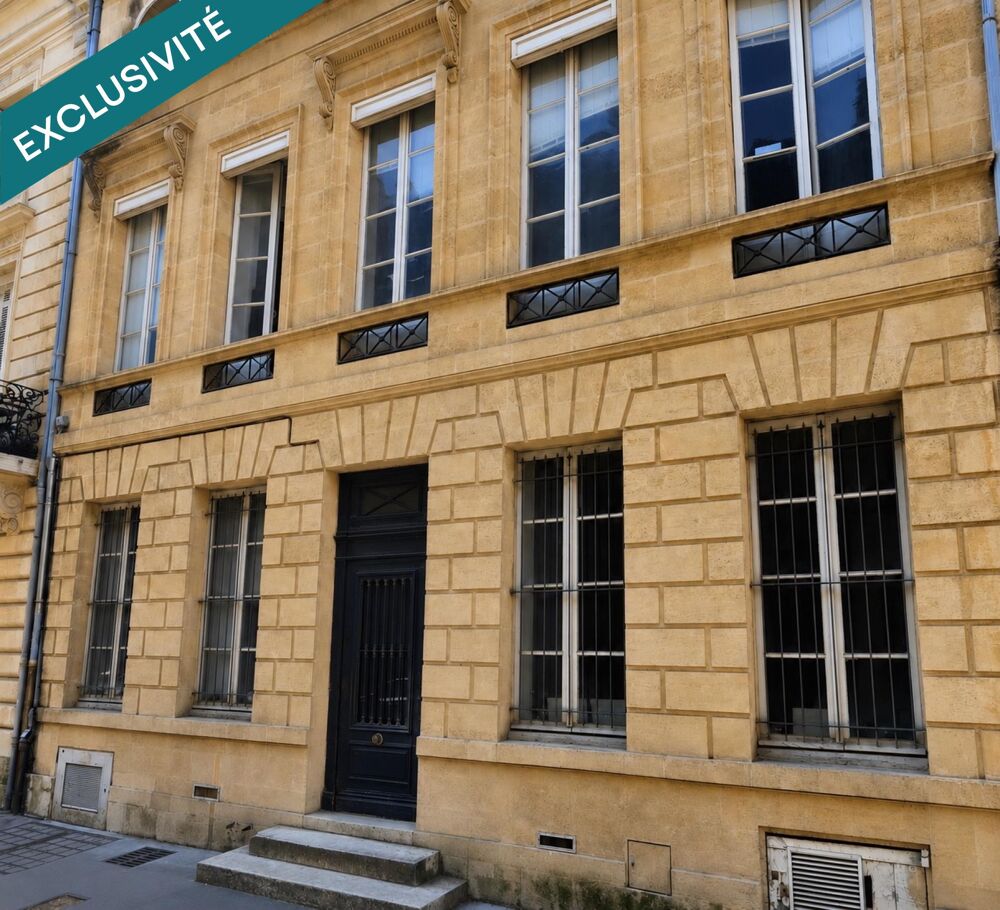   Hôtel particulier de prestige – À deux pas du Triangle d'Or 