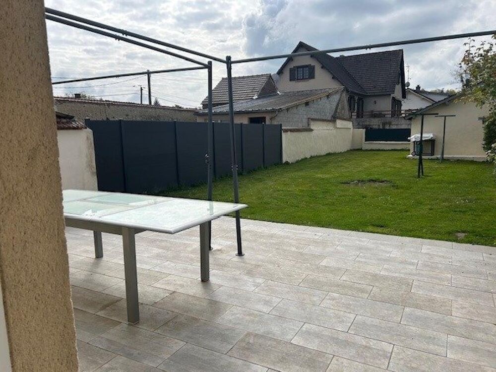 A seulement 10 min de Houdan et de la gare de Bréval , Propriété rare de 250m² en plein centre ville